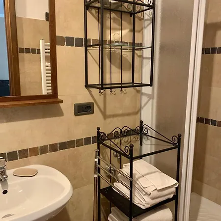 R&b Casa Benassi לינה וארוחת בוקר